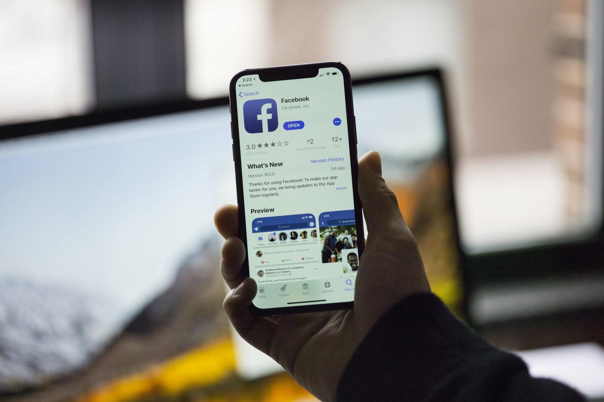 Facebook – Apple: Σύγκρουση μεταξύ των δύο εταιρειών