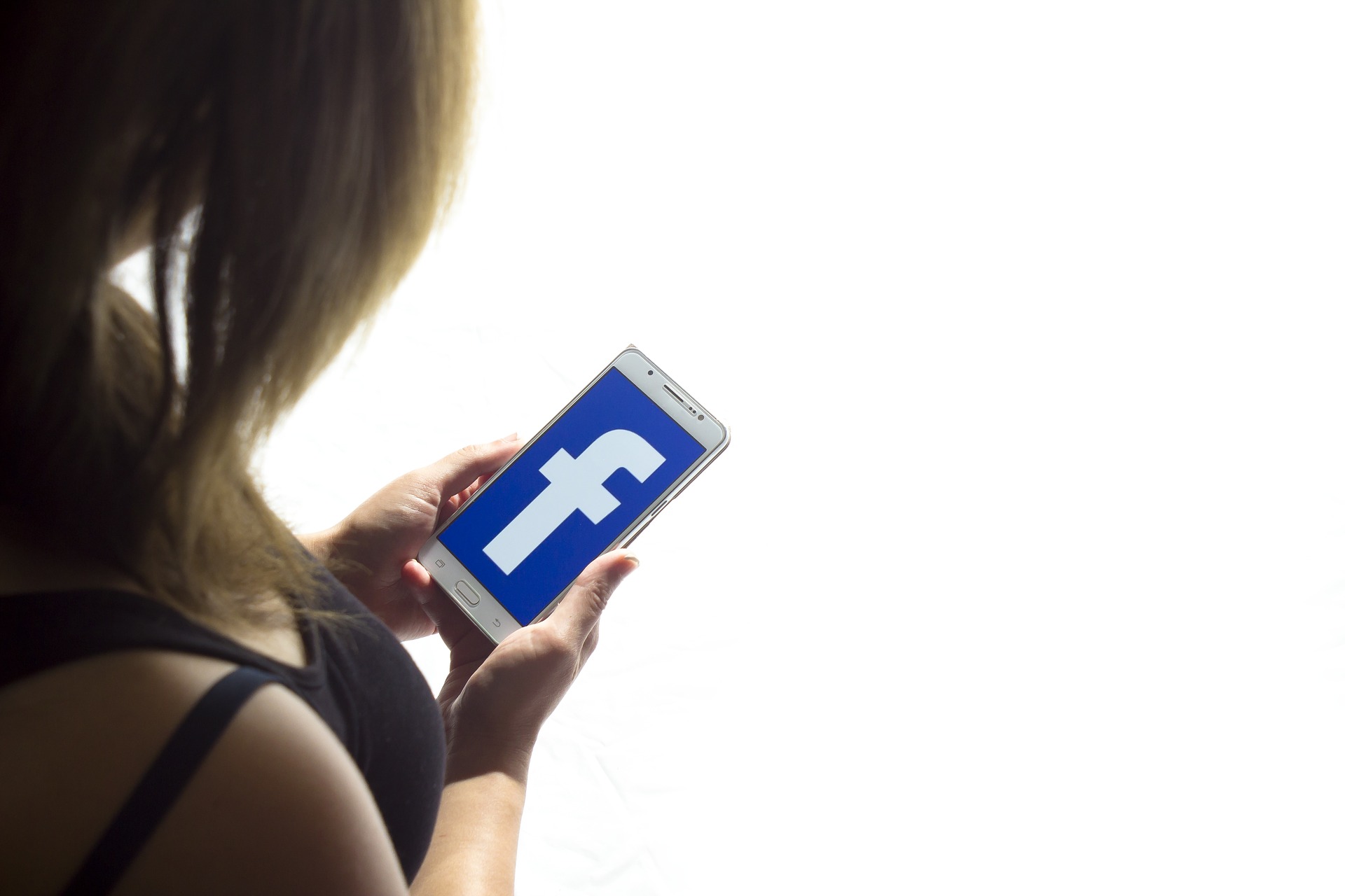 Facebook: Αλλαγή στο Messenger με στόχο τη μείωση της παραπληροφόρησης