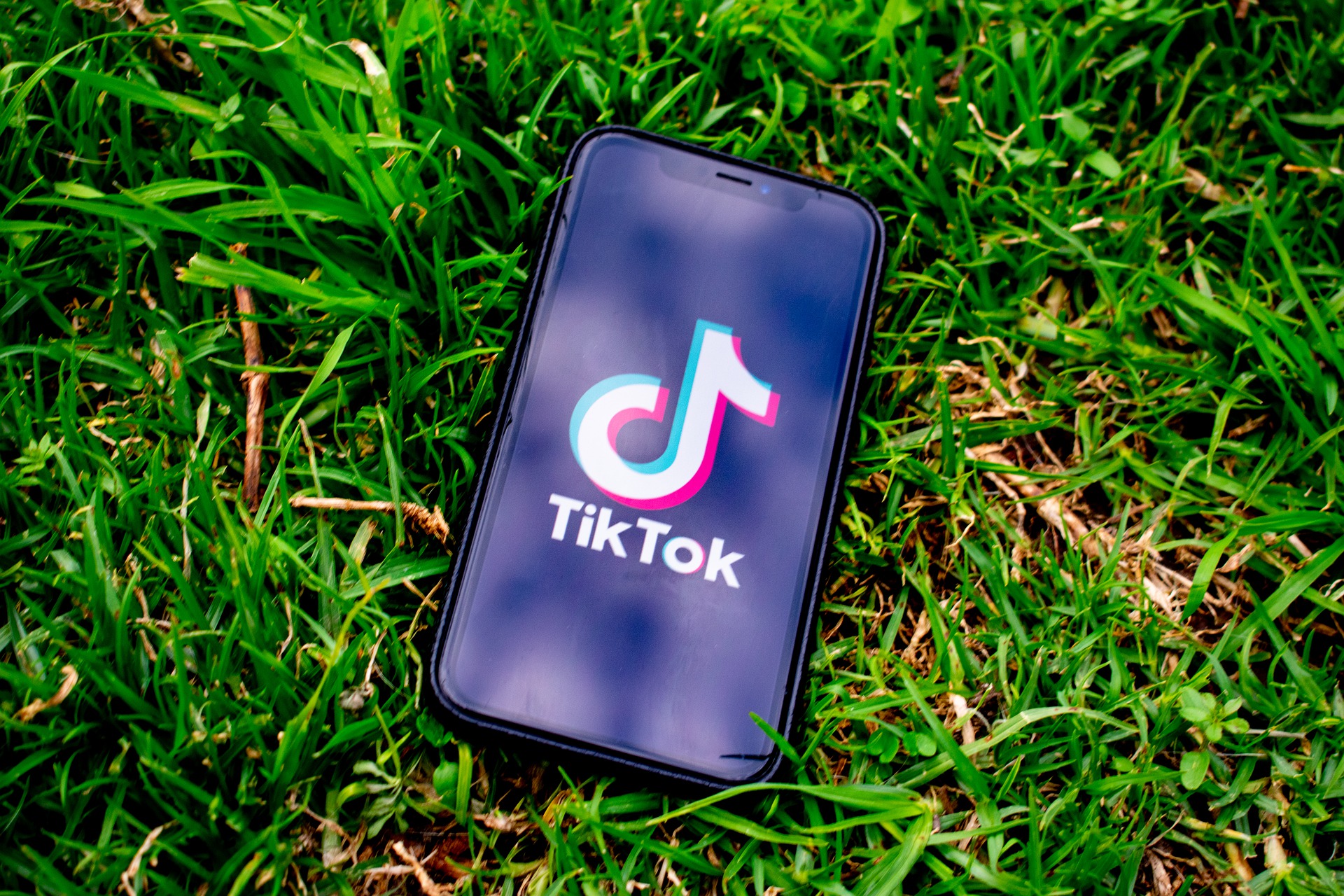Το TikTok ζητάει τη στήριξη των “αντιπάλων” του