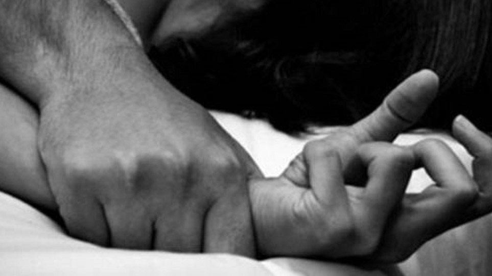Ρόδος: Στο Δαφνί μεταφέρεται ο 18χρονος που κατηγορείται για τον βιασμό του 13χρονου αδερφού του